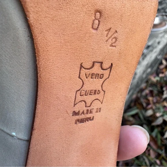 John Fluevog 8.5 M Prodigy Taupe Patent Leather Slingback Pumps Shoes Peru - Picture 8 of 14